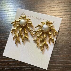 Kendra Scott Shea Statement Stud Earrings in Vintage Gold